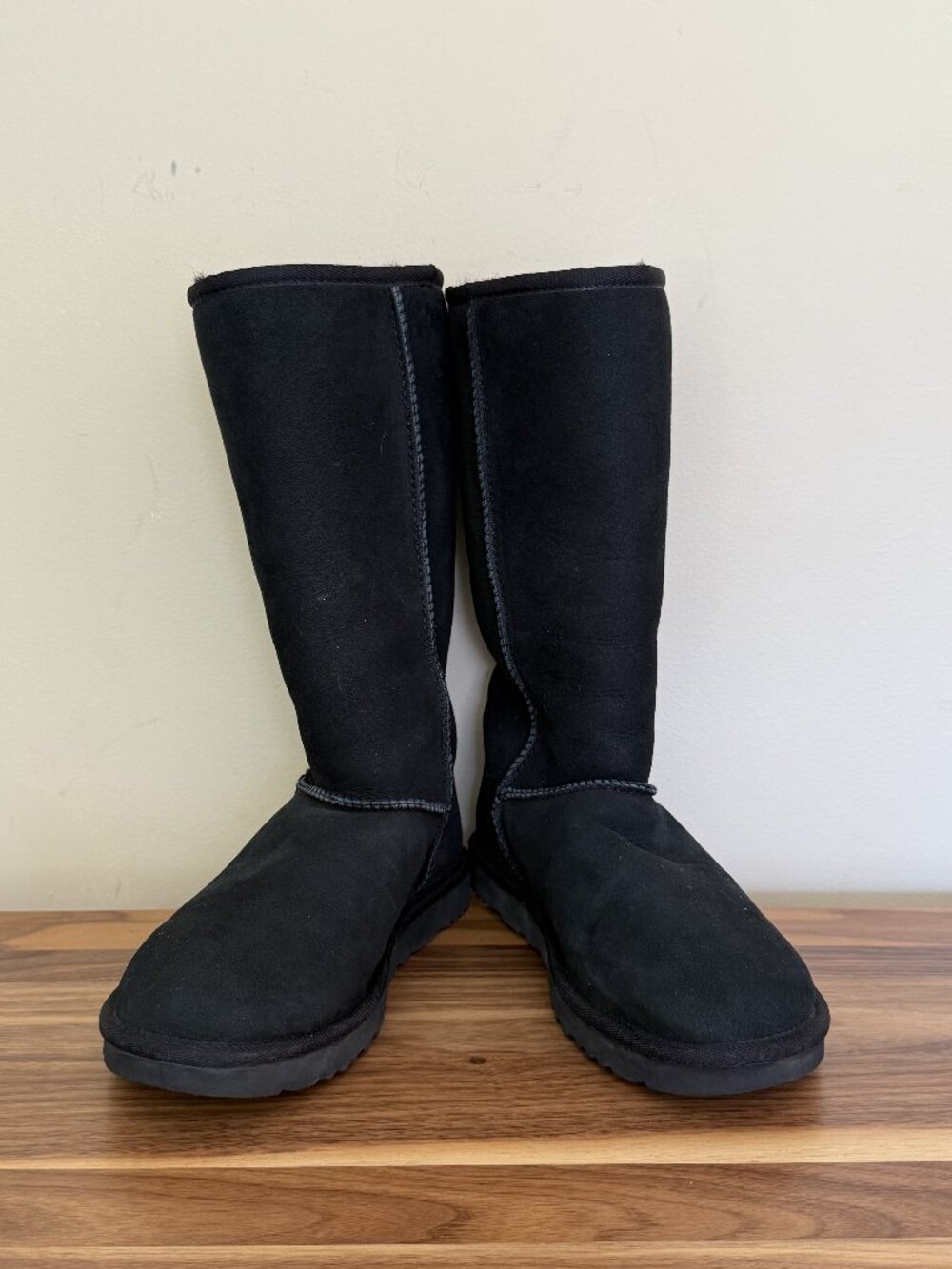 Ugg Classic II Genuine Shearling Lined Tall Boot 8 black winter